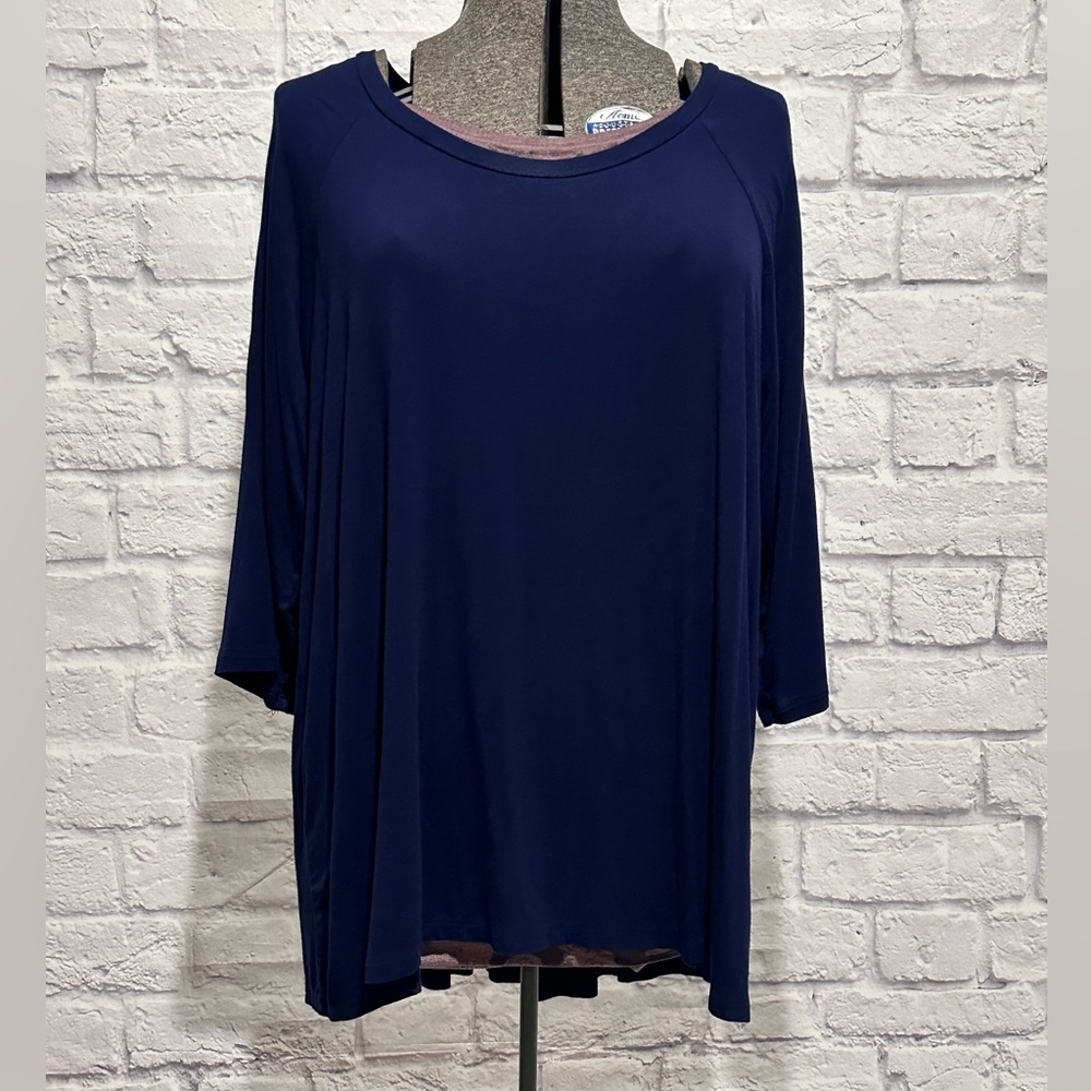 Torrid navy blue tunic top with back appliqué size 3